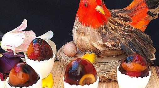 Фруктово-ягодные заливные яйца