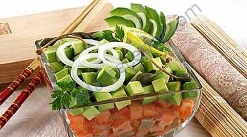 Салат из соленой горбуши и овощей