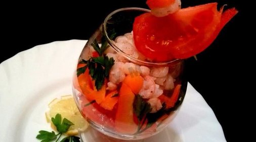 Салат морской коктейль с креветками