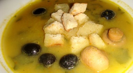 Крем-суп с маслинами, шампиньонами, картофелем и мускатным орехом
