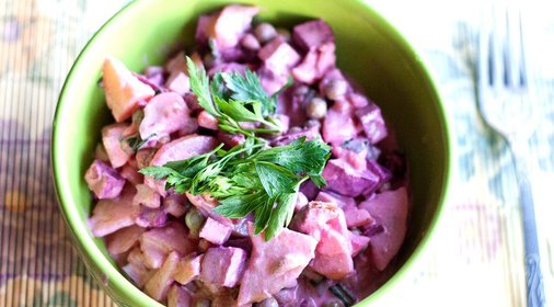 Салат со свеклой и картошкой