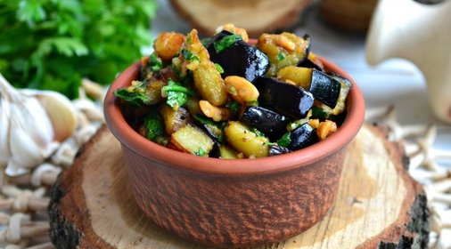 Баклажаны с чесноком и арахисом