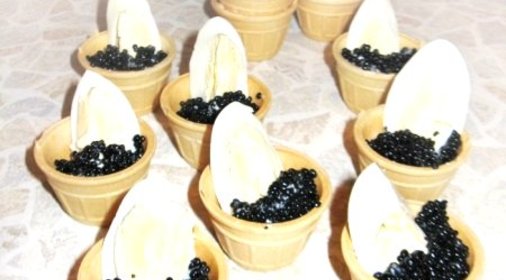 Тарталетки с черной икрой
