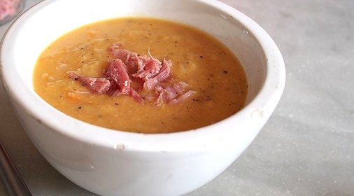 Гороховый суп с копченым беконом