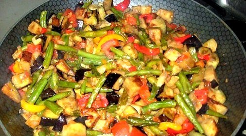 Тушеные овощи в соусе