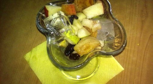 Салат из фруктов со льдом