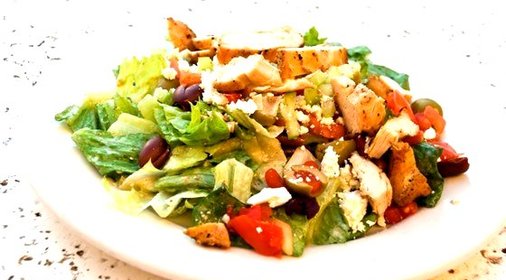 Салат из курицы по‑гречески