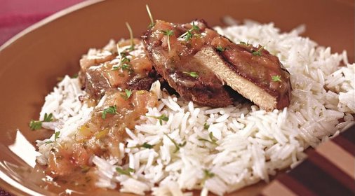 Свинина под соусом из ревеня