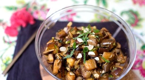 Салат из запеченных баклажанов