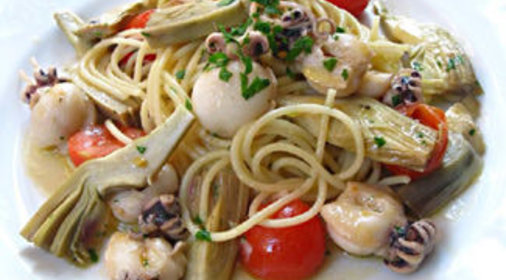 Спагетти с каракатицами, артишоками и помидорами черри