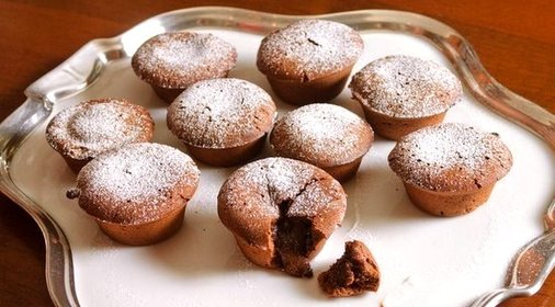 Португальские горячие шоколадные пирожные