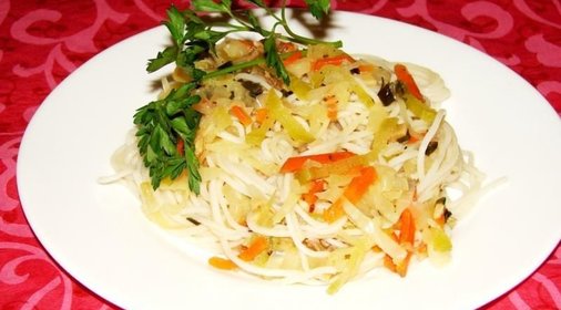 Китайский салат с фунчозой капуста с болгарским перцем