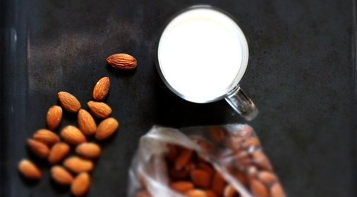 Быстрое миндальное молоко