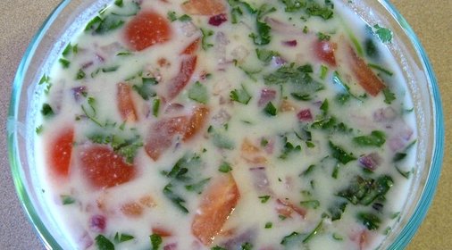 Райта с кресс-слататом и помидорами