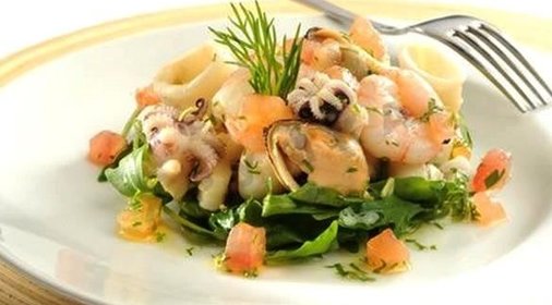 Салат морепродукты с авокадо