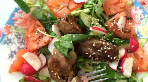 Горячий салат с печенью курицы