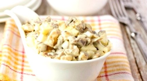 Салат с шампиньонами и курицей
