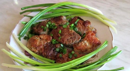 Свинина с зеленым луком
