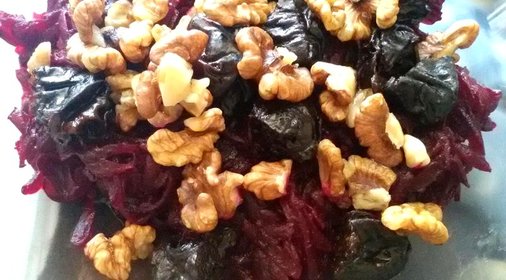 Салат из свеклы и чернослива с маслом