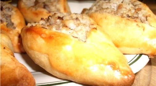 Расстегаи с рыбными консервами