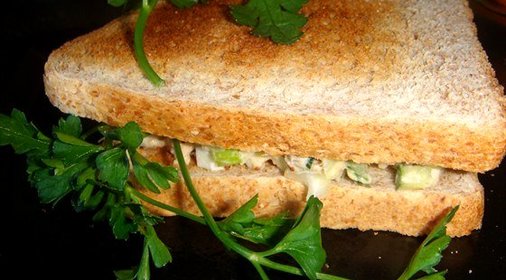 Сэндвич с тунцом