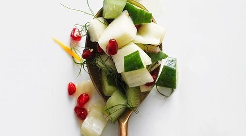 Салат с огурцом, фенхелем и грушей
