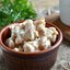 Салат с фасолью и сухариками