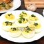 Яйца фаршированные курицей, чесноком и зелёным луком
