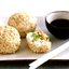 Рисовые шарики с начинкой «Японские рафаэлло»