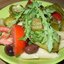 Теплый салат из пасты с овощами и маслинами