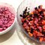 Салат с охотничьими колбасками и свеклой