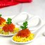 Закуска из яичницы с икрой