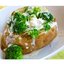 Запеченный картофель, фаршированный брокколи и сметаной
