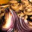 Печеный сладкий лук с бальзамическим уксусом и орегано