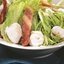 Зеленый салат с перепелиными яйцами-пашот и беконом