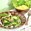 Тёплый салат с индейкой, чёрной фасолью и капустой пак-чой