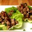 Мясо по-азиатски на листьях салата