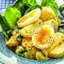 Теплый салат с яйцами цесарки и печеным картофелем