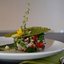 Теплый салат с копченой корейкой и шпинатом под зеленым перфорированным чип