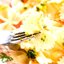 Детский салат с пастой, брокколи, кукурузой и луком-пореем