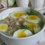 Летний холодный суп с креветками и яйцом
