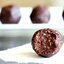 Шарики из фиников с какао-бобами
