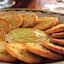Французские крекеры с соусом из голубого сыра