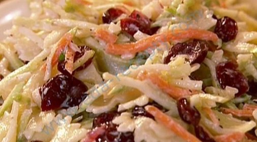Салат из макарон с брокколи и клюквой