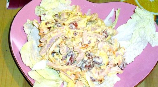 Теплый салат с ветчиной и фасолью