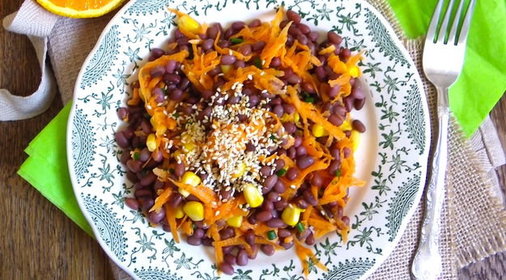 Салат с красной фасолью, кукурузой и апельсином