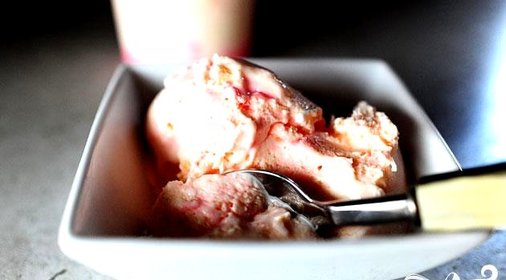 Мятно-ванильное сливочное мороженое