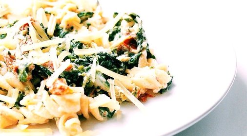 Фузилли с рикоттой и шпинатом