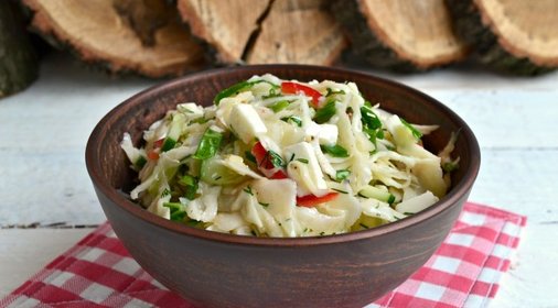 Салат из капусты с брынзой и свежими огурцами