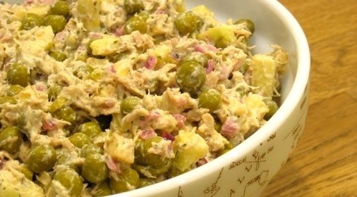 Салат с яблоками и курицей